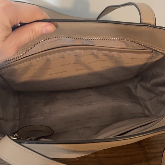 Michael Kors Bag - Picture 6 of 7